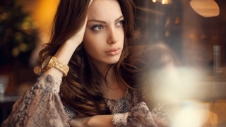 Woman bracelet wine Eszter Mattioni - a bracelet free wallpaper