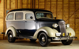 Vintage car garage wooden wall - a vintage car free wallpaper