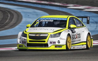 Yellow white car race track - car free wallpaper for desktop