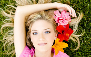 Blonde woman flower hair grass - her head and a flower free wallpaper