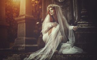 Woman white dress veil clock - a veil free wallpaper