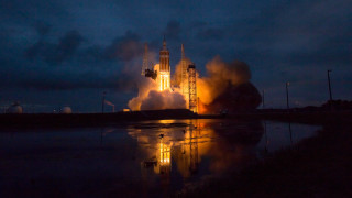 Rocket launch smoke reflection space - free new year wallpaper