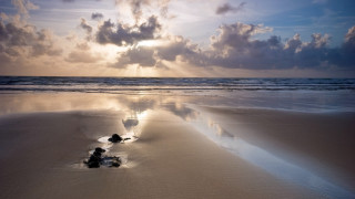 Beach rocks clouds sunset horizon - crepuscular free wallpaper for desktop
