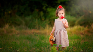 Little girl holding teddy red - charly amani free wallpaper