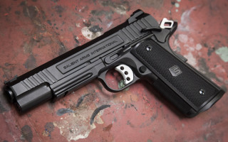 Black gun red surface tilt - a red surface free wallpaper