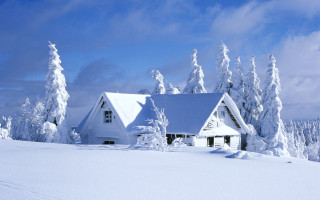 Snowy house mountains blue sky - free winter wallpaper