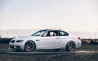 White car dirt road mountains - the background and a sky background free wallpaper