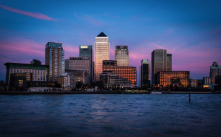 City skyline water dusk purple 2 - a body of water in front free wallpaper for desktop