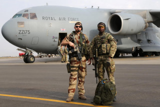 Camouflage men airforce plane luggage - a runway free wallpaper for desktop