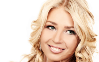 Blonde smiling woman portrait white - airbrush free wallpaper