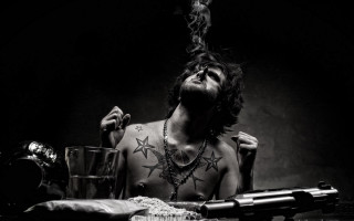 Bearded man tattoo smoking water - a cigarette free wallpaper for desktop