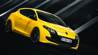 Yellow sports car dark room 4 - a yellow sports car free wallpaper