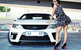 Woman whitecar graffiti fashionphotography blackdress - the wall behind her free wallpaper