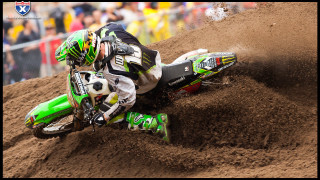 Dirt bike race crowd microscopic - dave allsop free wallpaper