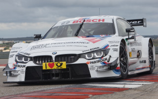White bmw racecar red white - flag free wallpaper