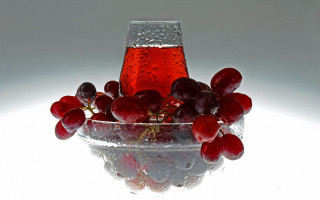 Glass bowl grapes bottle still - cao zhibai free wallpaper