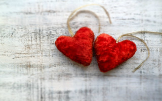 Red hearts hanging knot romantic 3 - free hearts wallpaper