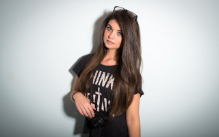 Woman glasses longhair camera portrait - caroline chariotdayez free wallpaper