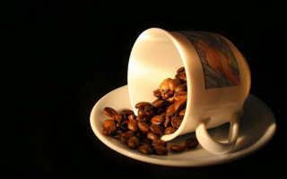 Coffee beans plate saucer spoon - a spoon in the middle free wallpaper