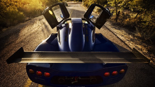 Blue car panfuturism wings puzzle - the back of its free wallpaper for desktop