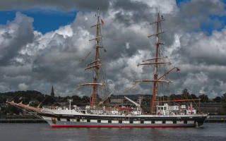 Large boat castle cloudy sky - regionalism free wallpaper