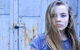 Girl long hair door blue - a door free wallpaper