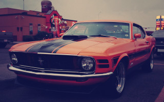 Red mustang black stripe vintage - free retro wallpaper