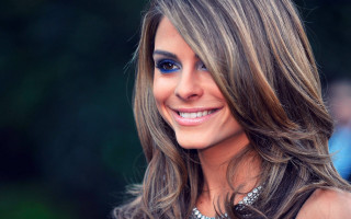 Woman blueeyes longhair smile necklace - brown hair free wallpaper