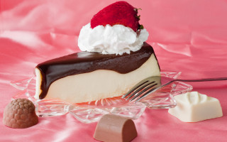 Pastel cake strawberry fork chocolate - a strawberry free wallpaper