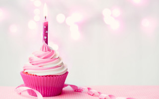 Cupcake pink candle table ribbons - a cupcake free wallpaper