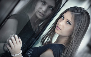 Woman leaning out car window - her hand free wallpaper