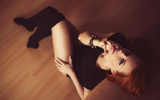 Woman crossed legs blond jewelry - black pants free wallpaper for desktop