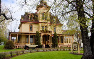 Victorian house car lawn trees - a large house free wallpaper