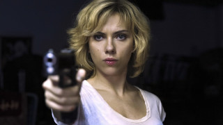 Woman gun serious portrait blonde - precisionism free wallpaper