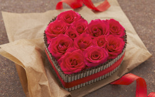 Heart box roses red ribbon - a brown bag free wallpaper