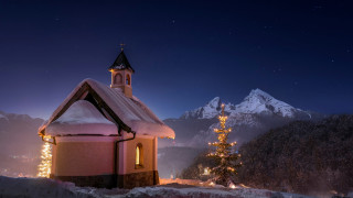 Church christmas tree mountains night - a church free wallpaper for desktop