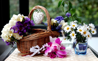 Basket flowers table glass vase - a basket of flowers free wallpaper