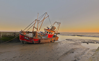 Boat beach sunset reflection ocean - a sandy beach next free wallpaper