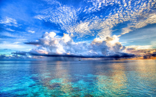 Beautiful blue ocean clouds sunny - colorful cloud free wallpaper