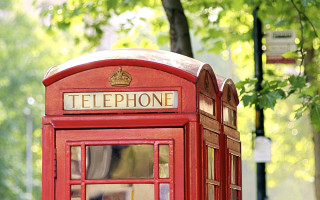 Red telephone booth park tree - a crown free wallpaper