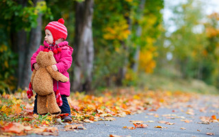 Little girl pink coat teddy - a little girl free wallpaper