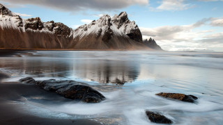 Mountain range reflection lake rocks 2 - a few wave free wallpaper