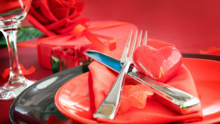 Red plate heart fork knife - knife free wallpaper