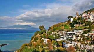 Hillside houses mountain watercity sky - a hillside free wallpaper