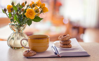 Coffee book vase cookies blurry - a cup of coffee and a book free wallpaper