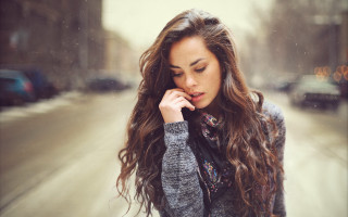 Woman longhair snowy city phone - her cell phone free wallpaper for desktop