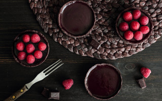 Chocolate raspberry dessert wooden table - anne rigney free wallpaper for desktop