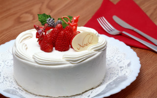 White cake strawberries plate fork - byeon sangbyeok free wallpaper for desktop