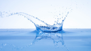 Blue water splash gradient ocean - a white wall in the background free wallpaper