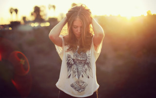 Woman hair wind hands down - her shirt free wallpaper